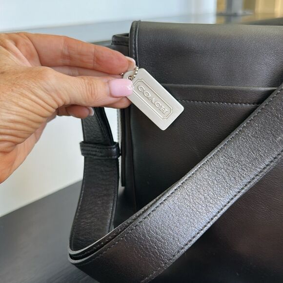 Coach genuine Leather Legacy Studio Flap Bag
Crossbody Shoulder Bag 9335 new - Picture 9 of 14